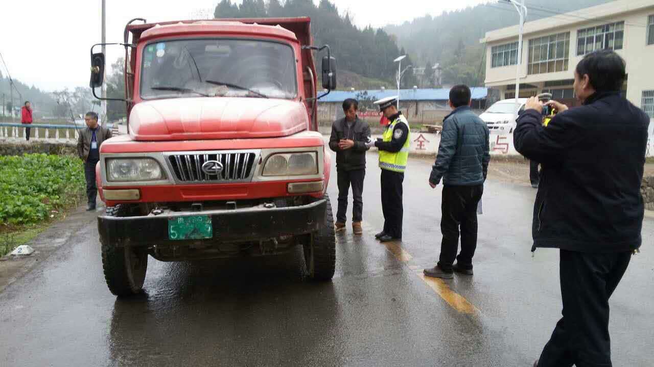 贵州瓮安交警开展农机交通违法专项整治行动