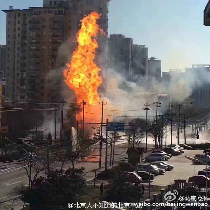 北京朝阳一小区天然气管道泄漏引发爆燃