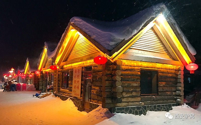 梦幻般的雪景木屋