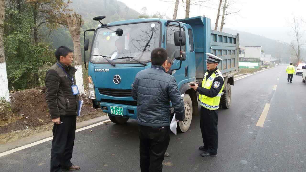 贵州瓮安交警开展农机交通违法专项整治行动