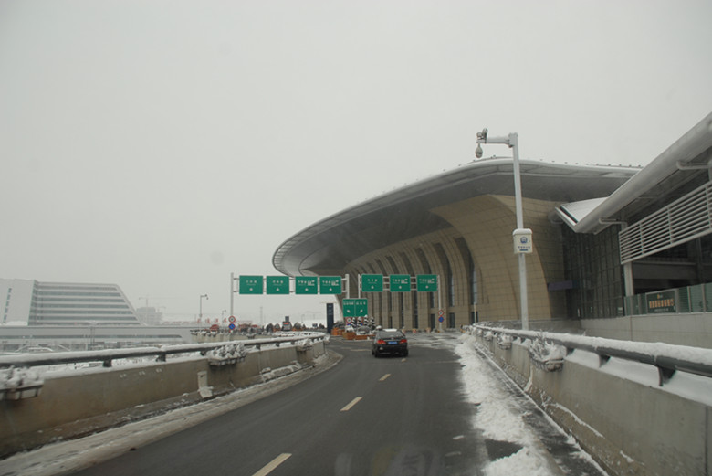 直击2016年事末乌鲁木齐大雪围城