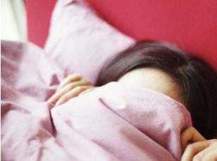 蒙着头睡觉会导致被窝里面的氧气含量越来越少,造成头部缺氧现.