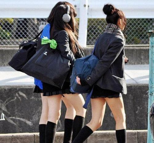 日本女生短裙下冬天的秘密·