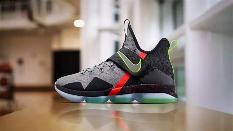 Nike LeBron 14终于正式亮相,詹姆斯圣诞大战