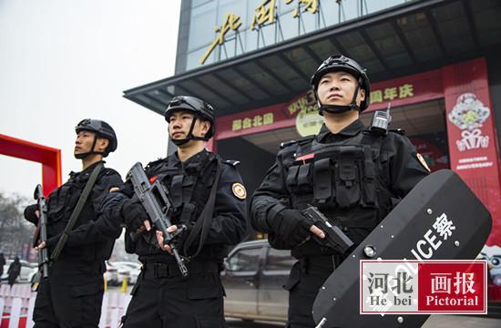 女特警之贩卖人口_中国人的一天 女特警储晶君(2)