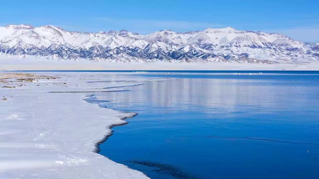 大美新疆 冬季的赛里木湖的雪景 太美了