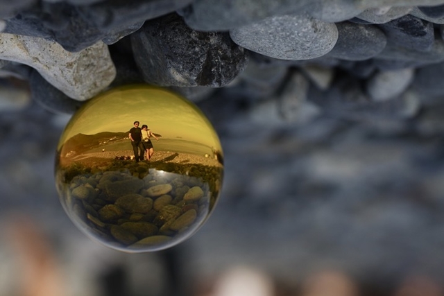 把风景装进水晶球 看摄影师用新奇视角拍自然