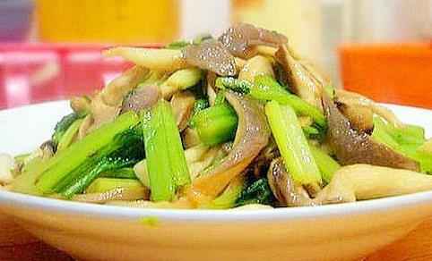 蘑菇炒芹菜