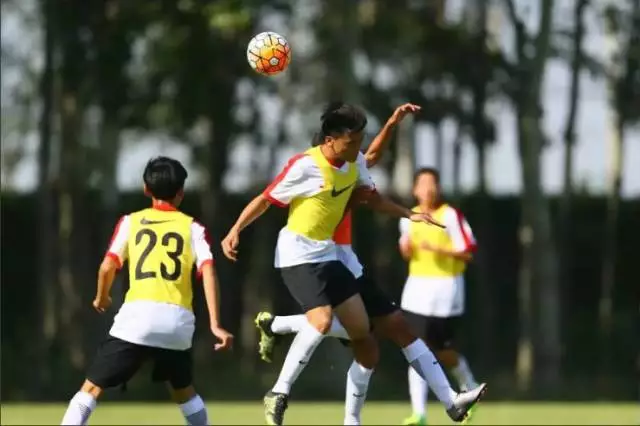 从巴林到柏林：中国青少年足球这一年