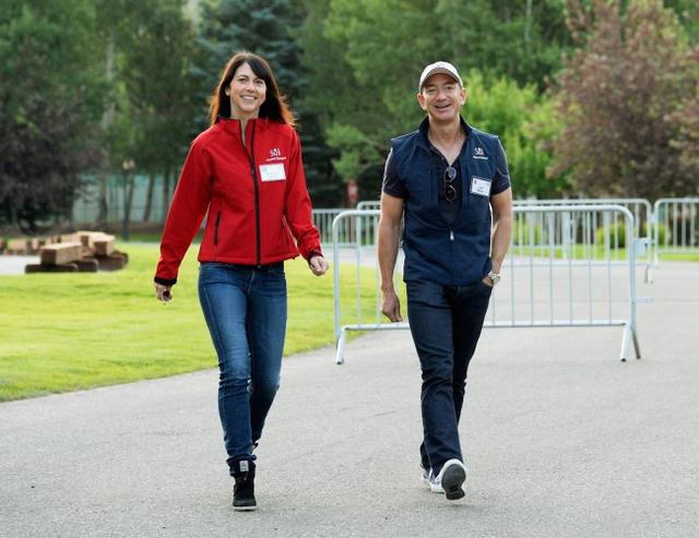 杰夫和麦克肯齐·贝索斯夫妇(jeff and mackenzie bezos)