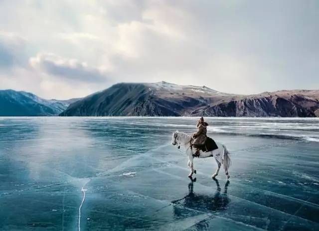 冬天的贝加尔湖像到了南极最美的贝加尔湖蓝冰摄影合集