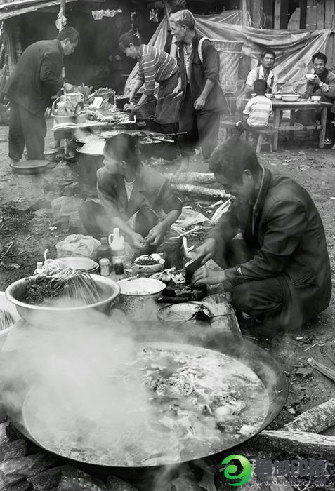 38,2008年 西畴县柏林乡 赶街天卖羊汤锅的饮食摊.