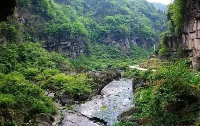 旅游 正文  自驾其中,峰回路转,坡陡弯急,不失为一种刺激的体验.