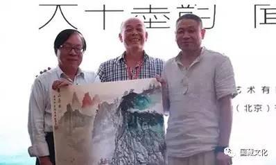 宋闻鉴 继承何海霞老师青绿山水元素,张大千先生泼墨重彩的技法,形成