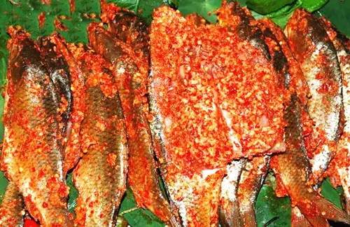 腌鱼:侗族特色美食,一般都是用禾花鱼腌制.