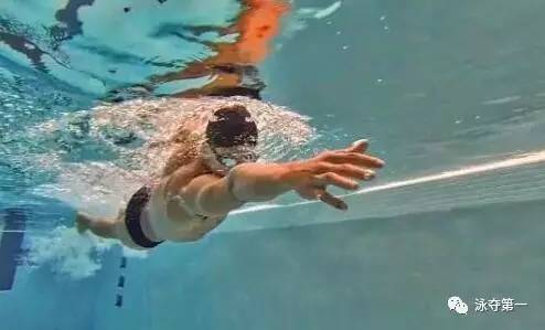【游泳妙招】游泳时怎么保持身体平衡