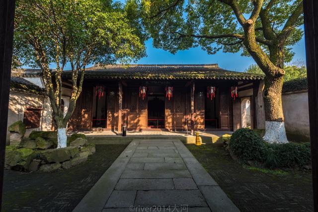 抛开传言不谈,这座近400年历史的江南古宅,建筑端肃,布局雅致,也是