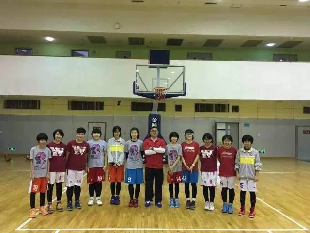 体育 正文  杜锋北京篮球训练营接下来将在北京市的几所学校陆续开始