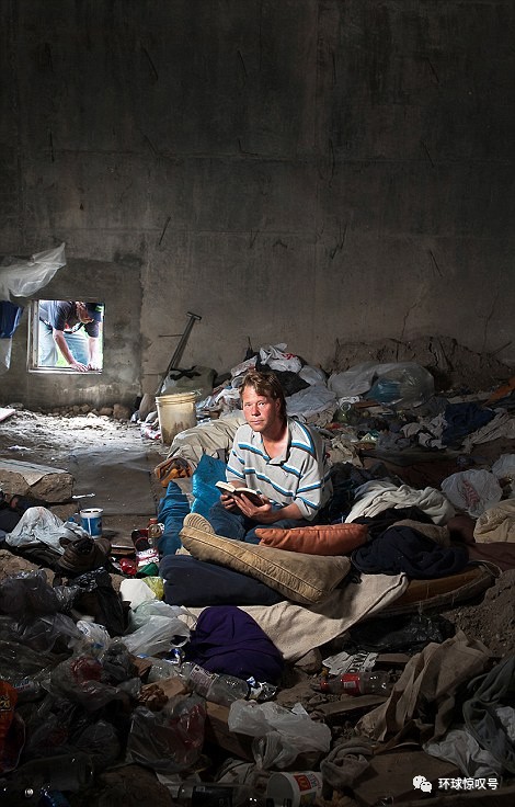 无家可归的人如何生存?摄影师实拍美国棚户居民困窘生活