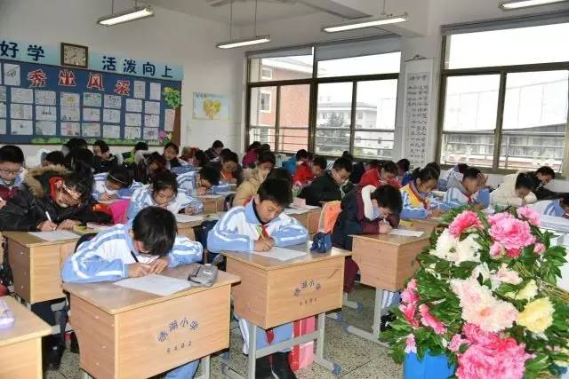 绣湖小学孩子们"穿越"到古代,探求幽幽诗情