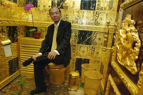 香港金王6吨纯金打造黄金皇宫,挚爱竟是马桶