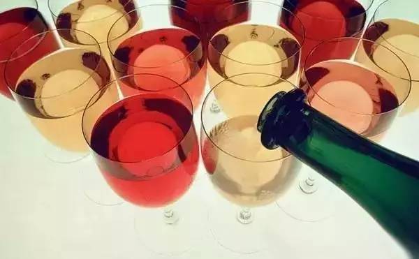 据说90%的人不知道葡萄酒的颜色代表什么含义