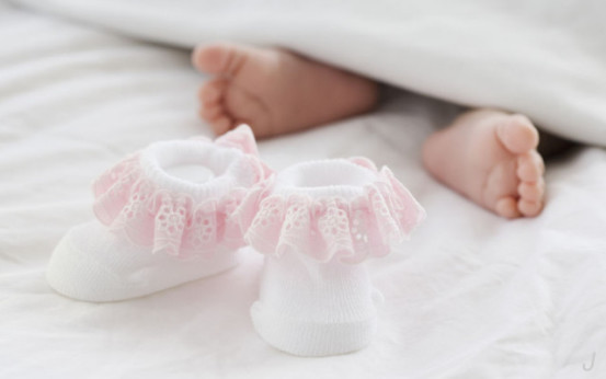 冬天宝宝睡觉要不要穿袜子?看看有经验宝妈怎