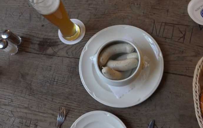 德国著名的香肠，似乎有点险恶，真的是下不了口