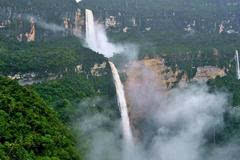 世界上落差最大的五座瀑布,最大的达到979米!