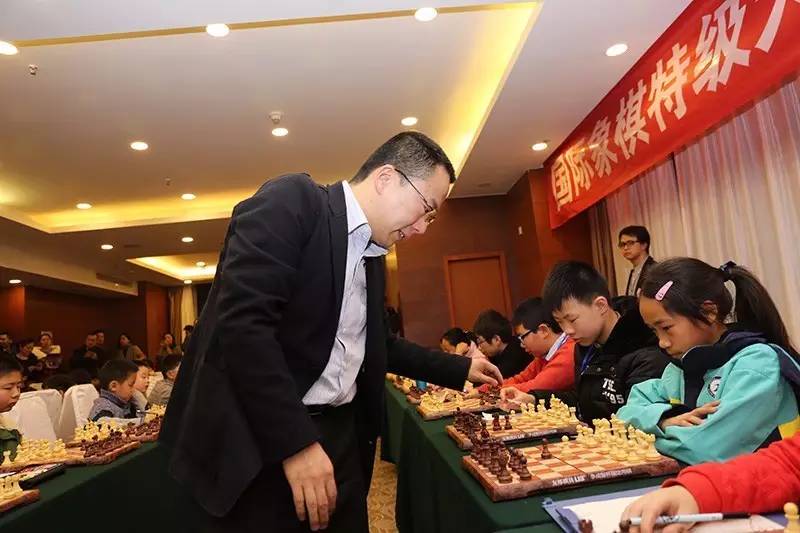 图集万全杯全国棋协大师赛张鹏祥抱病打车轮