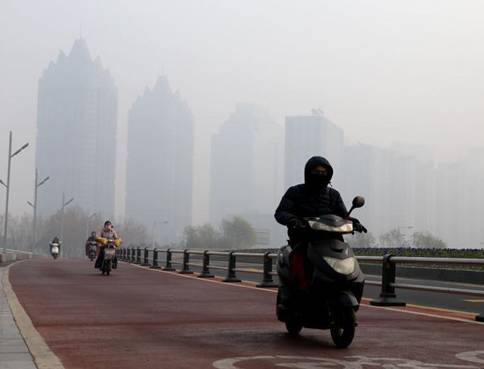 紧急通知!郑州雾霾升级为红色预警!小学和幼儿