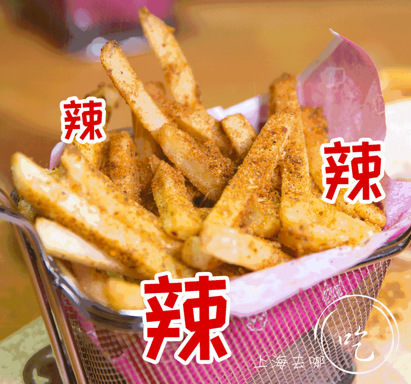 chili cheese fries绝对是美国人最爱的小吃之一,除了辣芝士薯条