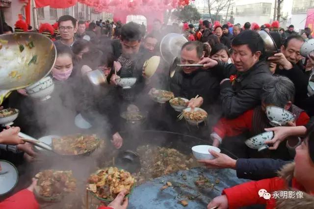 林州:天寒地冻,大锅饭热闹喜庆暖人心