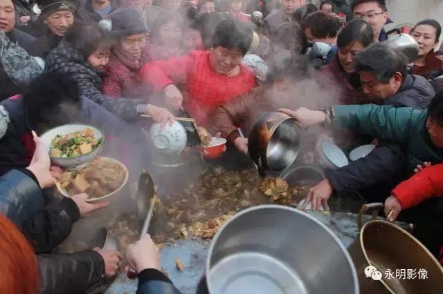 林州:天寒地冻,大锅饭热闹喜庆暖人心