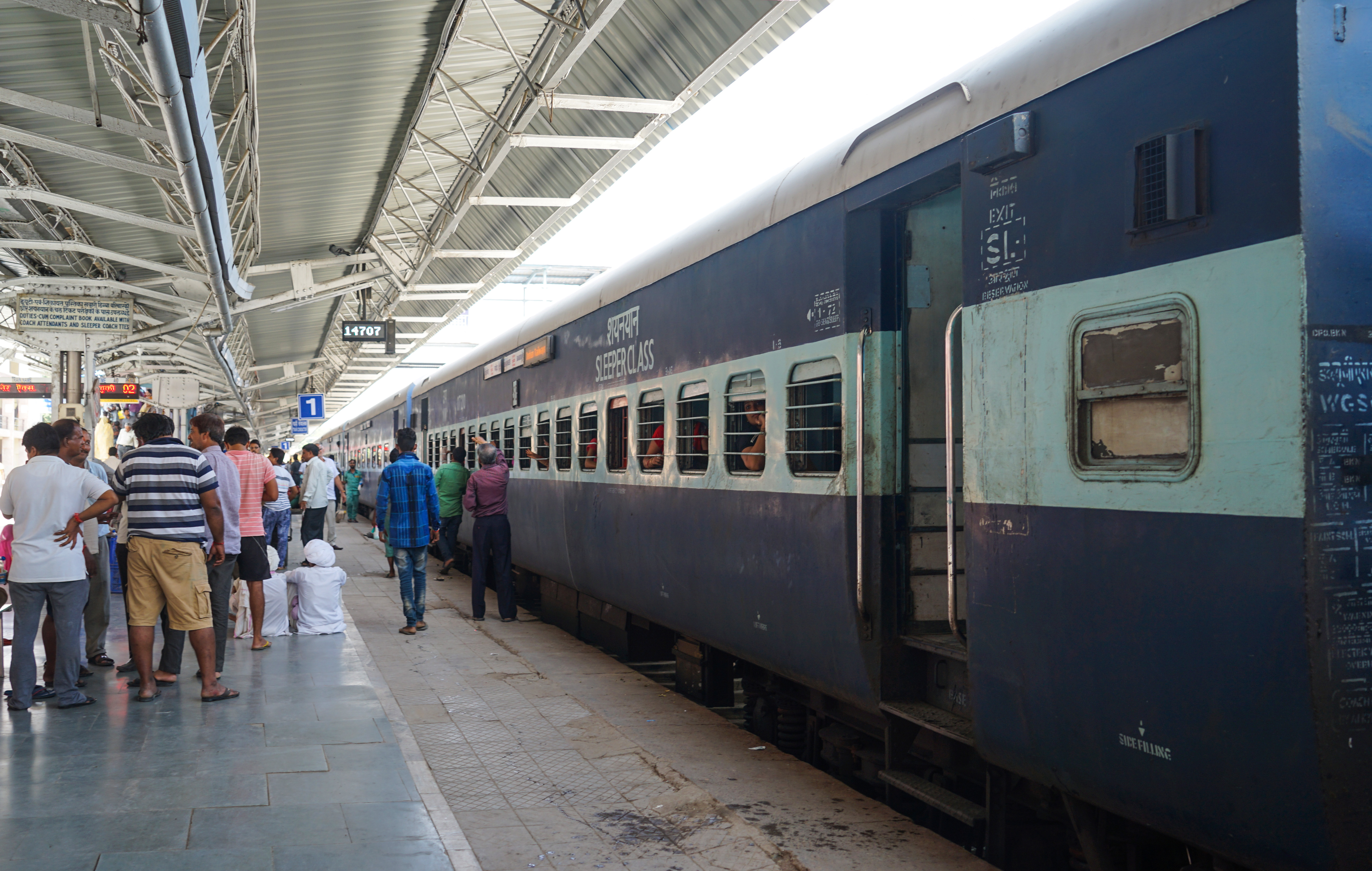 实拍最真实的印度火车