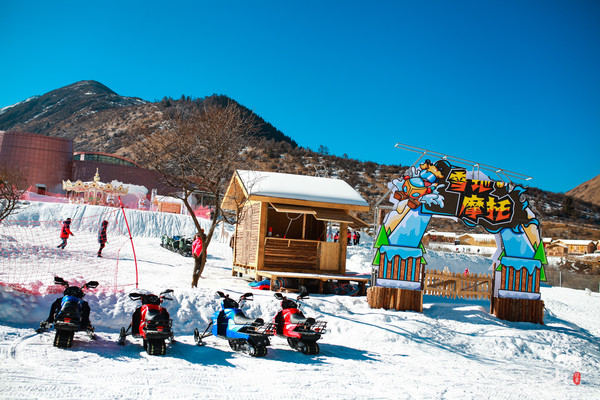 鹧鸪山冰雪世界,在离天最近的滑雪场艳遇冰雪