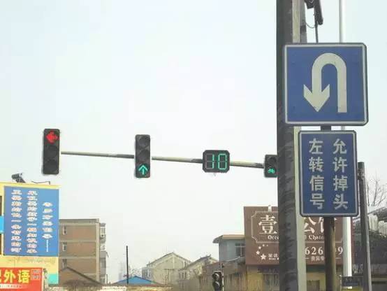 在掉头车道上掉头需要看左转信号灯吗?