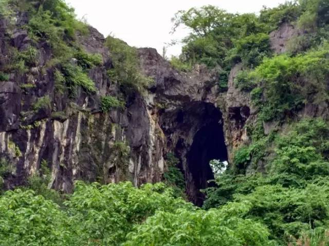 吕田狮象岩人居遗迹