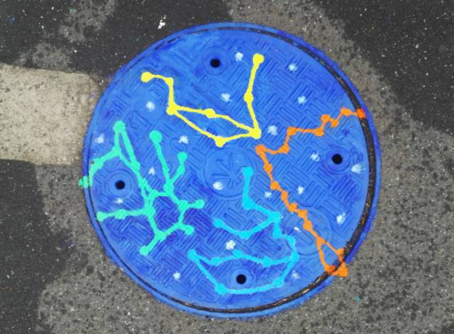 有创意萧山十中的窨井盖涂鸦玩high了