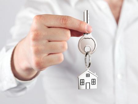 房子贷款批下来了 购房者多久能拿到房产证?