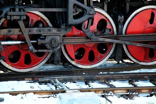 蒸汽机车不止一种,而是分为前进,建设,上游等型号;前进型有五个动轮