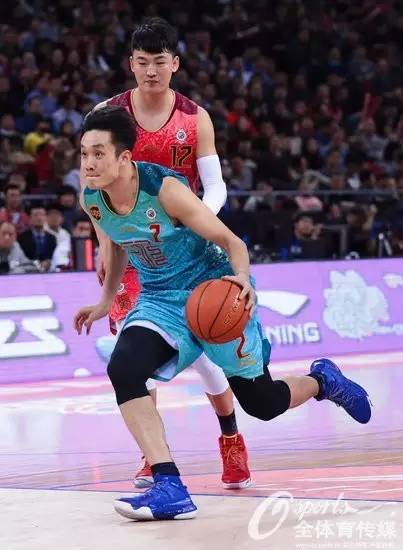 2017cba全明星大赛新科mvp属于丁彦雨航,比赛中他穿着的是李宁魅影