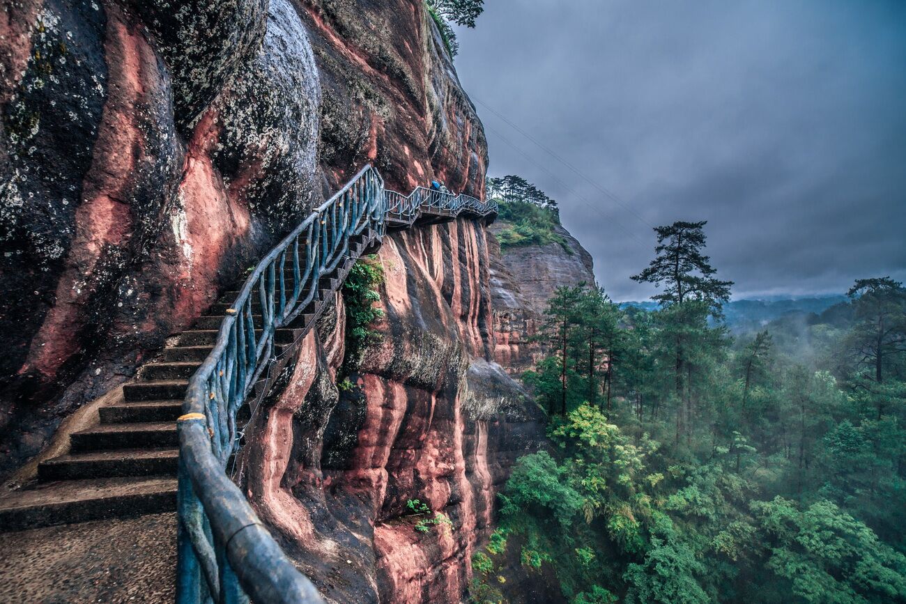 旅游 正文  万佛朝圣 万佛山的景,一天内以清晨,日出以及傍晚最美.