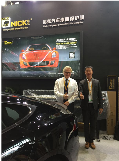 图/法兰克福车主现场购买nick/尼克的汽车漆面保护膜 由于nick/尼克