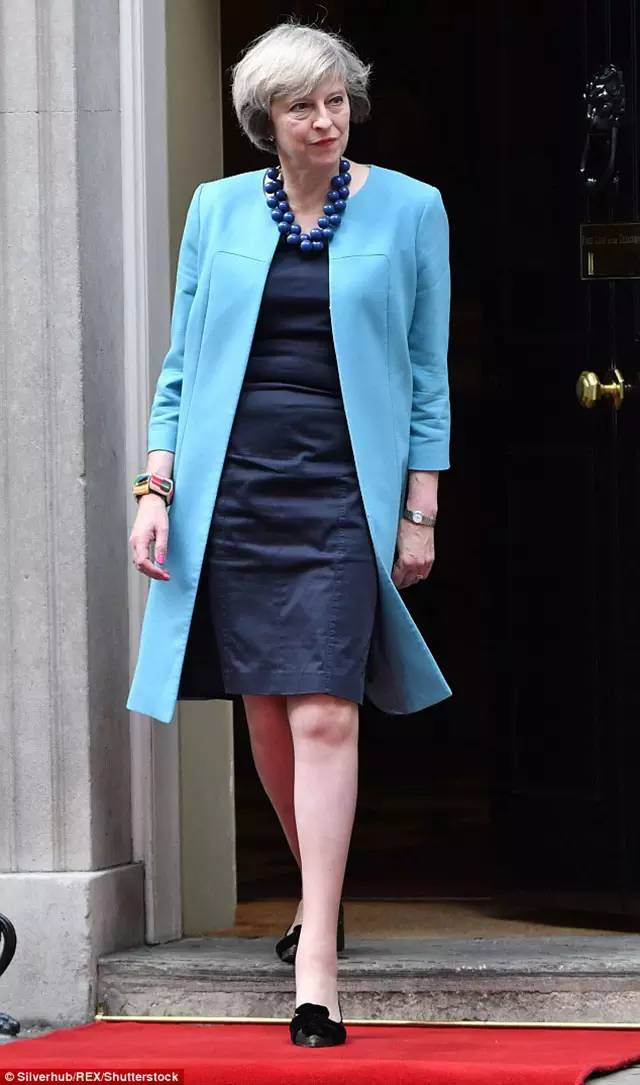 英国首相梅姨才是行走政坛的时尚