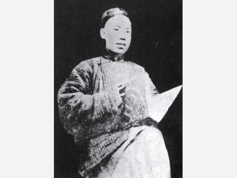 曾任刑部主事,郎中,1898年1月(光绪二十三年底)授山东道监察御史.