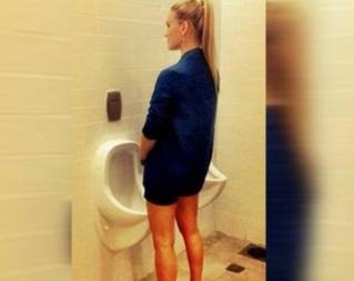下午茶|某高校女生上厕所站着上?好像解锁了某种新姿势.