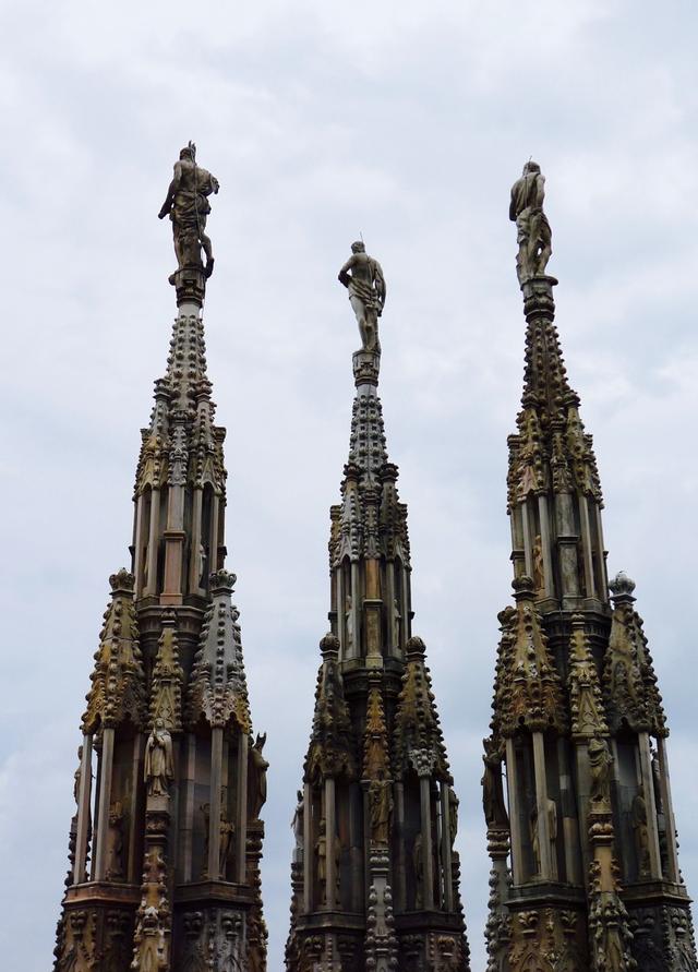 登顶欧洲著名大教堂还数米兰大教堂的屋顶最棒