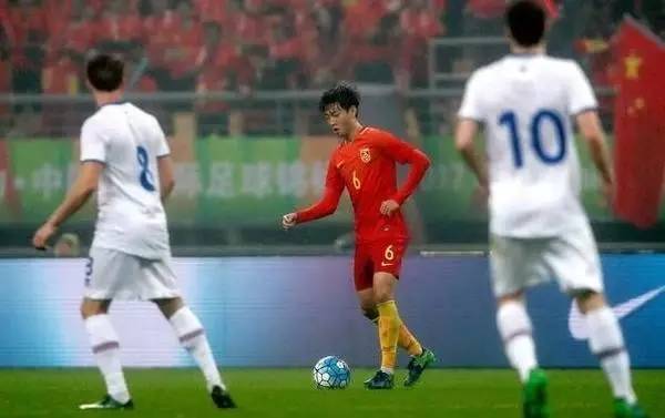除了输球和散步哥之外,中国杯首秀国足收获