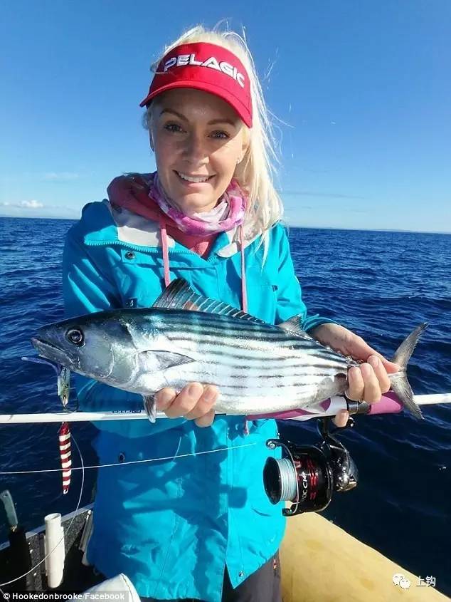 一定是海钓太性感,所以模特们都来钓鱼了